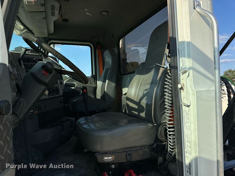 image for item DM2028 2014 Mack CHU613  semi truck