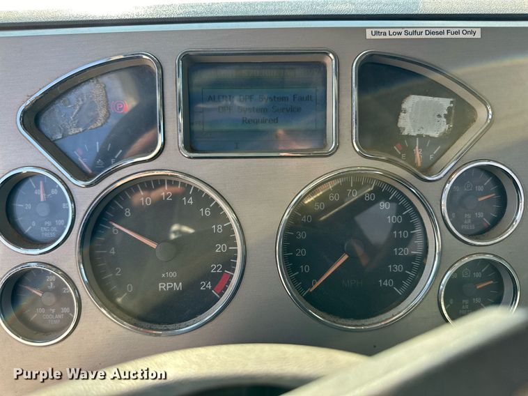 image for item DM2028 2014 Mack CHU613  semi truck