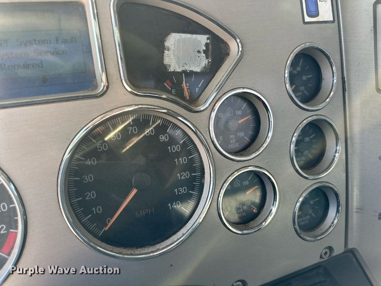 image for item DM2028 2014 Mack CHU613  semi truck