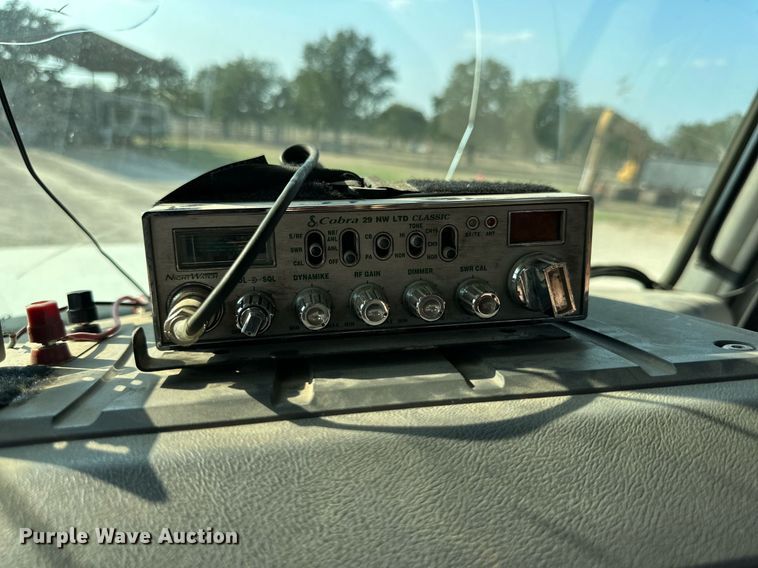 image for item DM2028 2014 Mack CHU613  semi truck