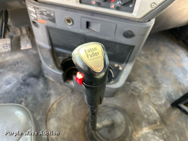 image for item DM2028 2014 Mack CHU613  semi truck