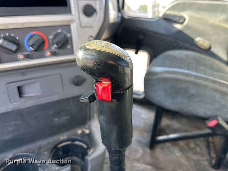 image for item DM2028 2014 Mack CHU613  semi truck