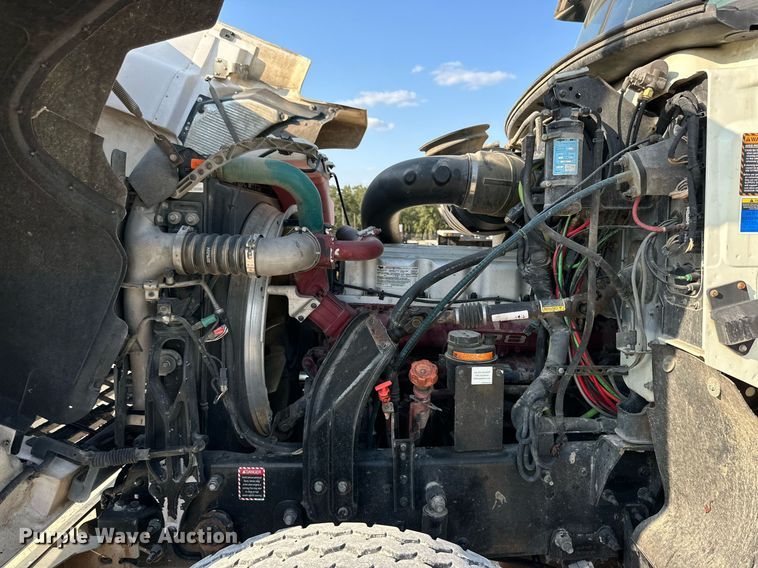 image for item DM2028 2014 Mack CHU613  semi truck