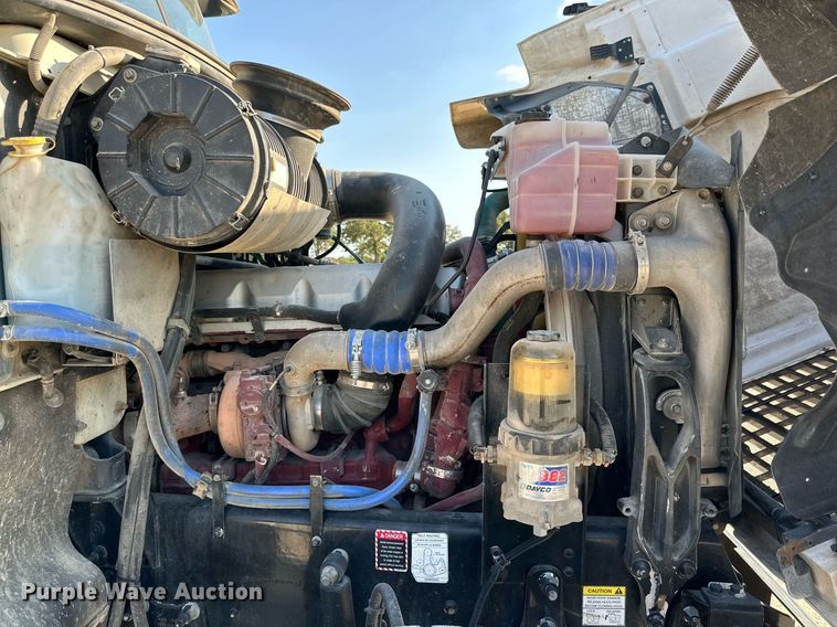 image for item DM2028 2014 Mack CHU613  semi truck