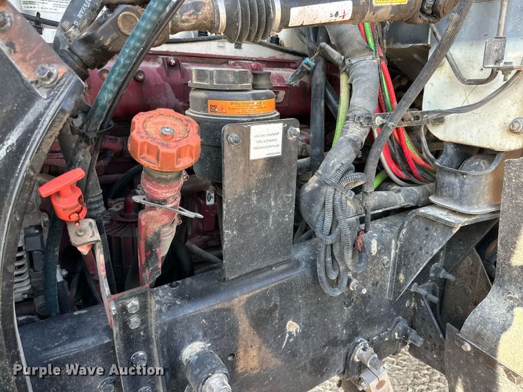 image for item DM2028 2014 Mack CHU613  semi truck