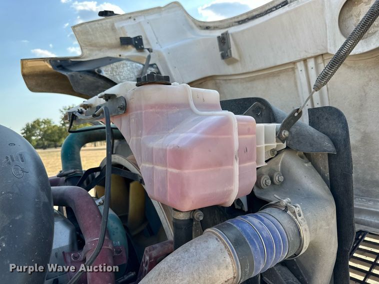 image for item DM2028 2014 Mack CHU613  semi truck