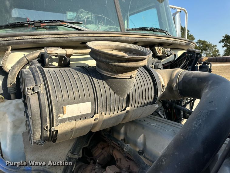 image for item DM2028 2014 Mack CHU613  semi truck