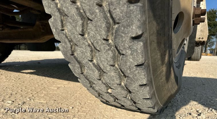 image for item DM2028 2014 Mack CHU613  semi truck