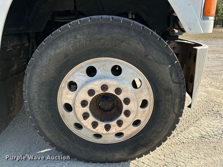 image for item DM2028 2014 Mack CHU613  semi truck