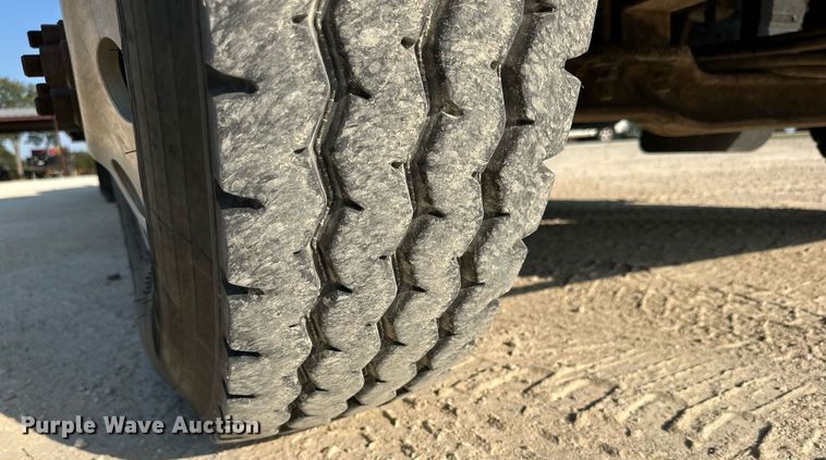 image for item DM2028 2014 Mack CHU613  semi truck