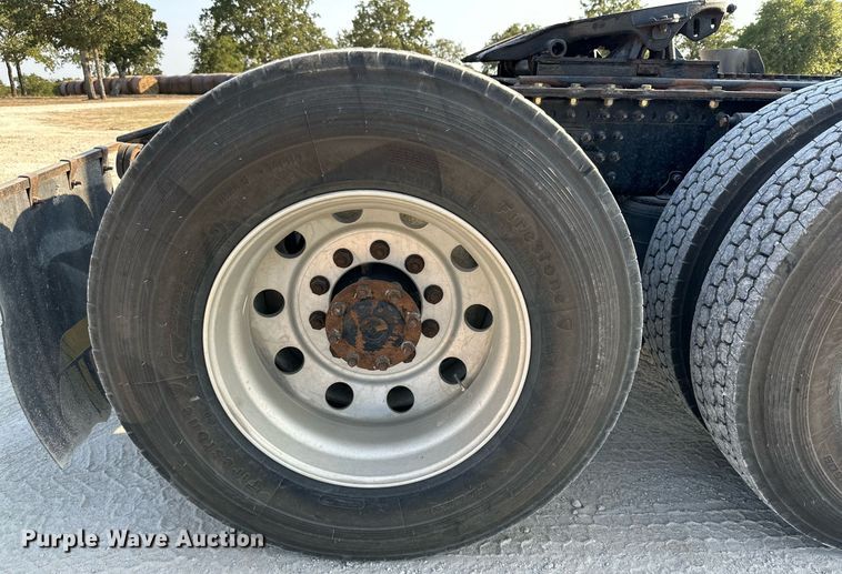 image for item DM2028 2014 Mack CHU613  semi truck