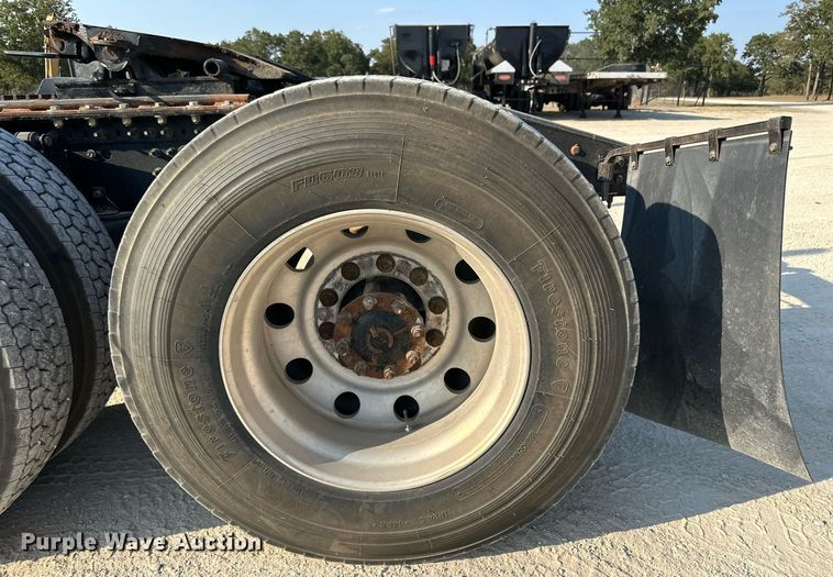 image for item DM2028 2014 Mack CHU613  semi truck