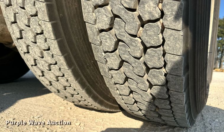 image for item DM2028 2014 Mack CHU613  semi truck