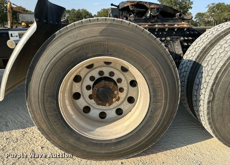 image for item DM2028 2014 Mack CHU613  semi truck