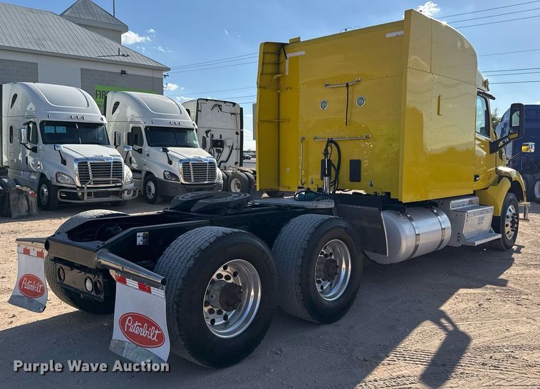 image for item DO2500 2017 Peterbilt 579 semi truck