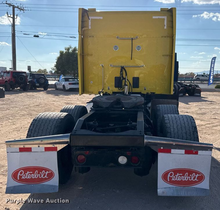 image for item DO2500 2017 Peterbilt 579 semi truck