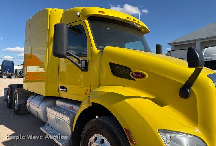 image for item DO2500 2017 Peterbilt 579 semi truck