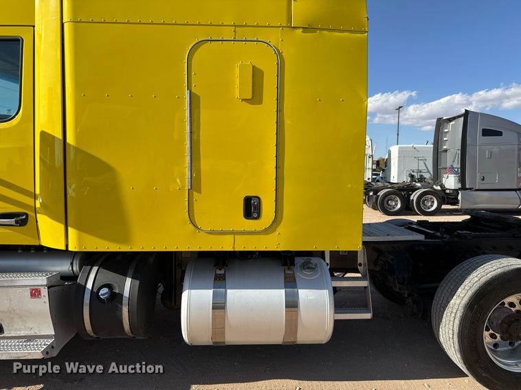image for item DO2500 2017 Peterbilt 579 semi truck