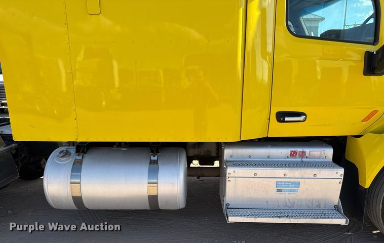 image for item DO2500 2017 Peterbilt 579 semi truck