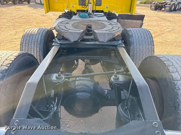 image for item DO2500 2017 Peterbilt 579 semi truck