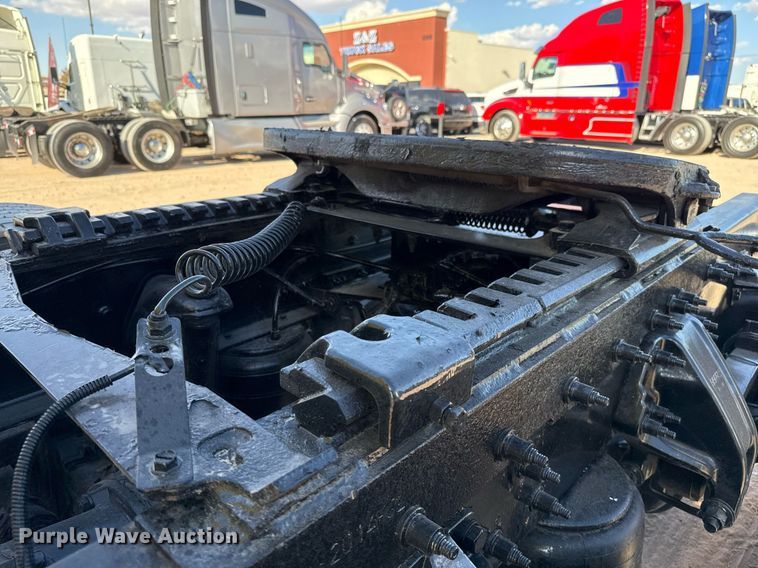 image for item DO2500 2017 Peterbilt 579 semi truck