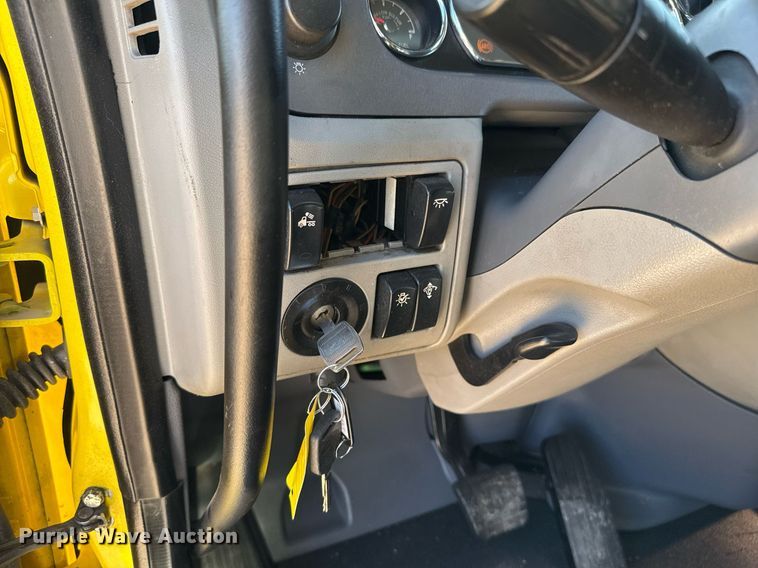 image for item DO2500 2017 Peterbilt 579 semi truck