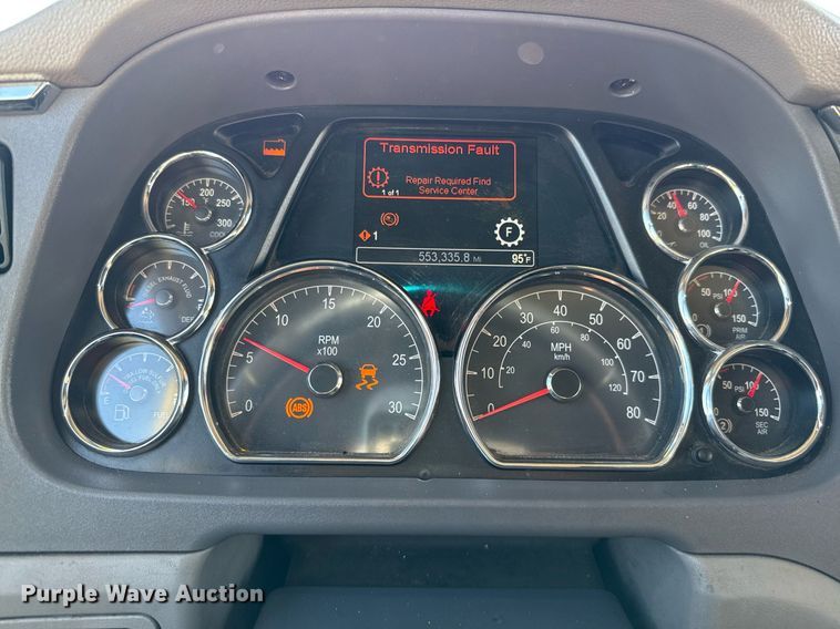 image for item DO2500 2017 Peterbilt 579 semi truck