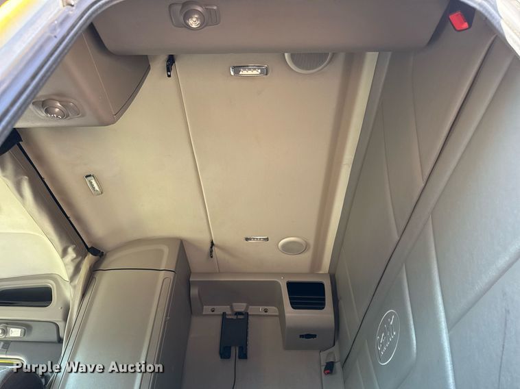 image for item DO2500 2017 Peterbilt 579 semi truck