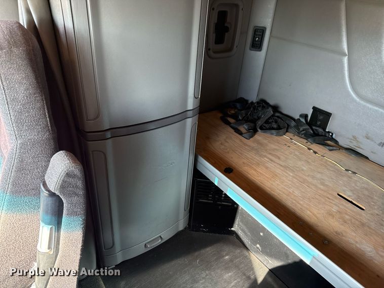 image for item DO2500 2017 Peterbilt 579 semi truck