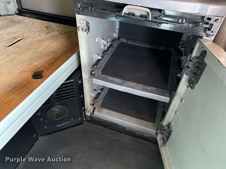 image for item DO2500 2017 Peterbilt 579 semi truck