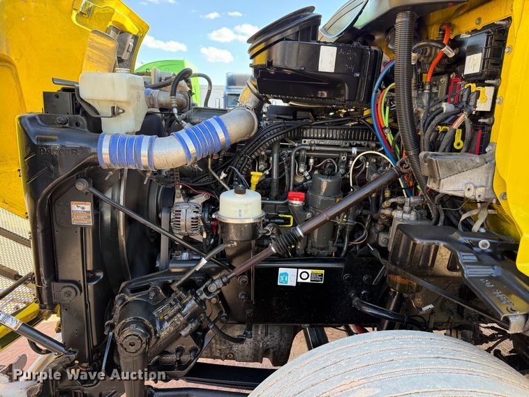 image for item DO2500 2017 Peterbilt 579 semi truck