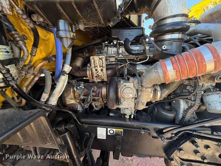 image for item DO2500 2017 Peterbilt 579 semi truck