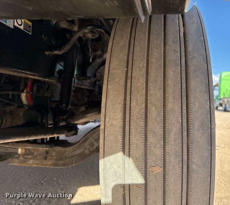 image for item DO2500 2017 Peterbilt 579 semi truck