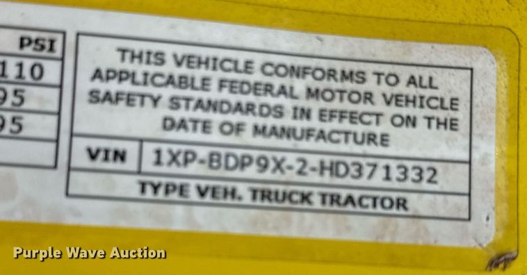 image for item DO2500 2017 Peterbilt 579 semi truck