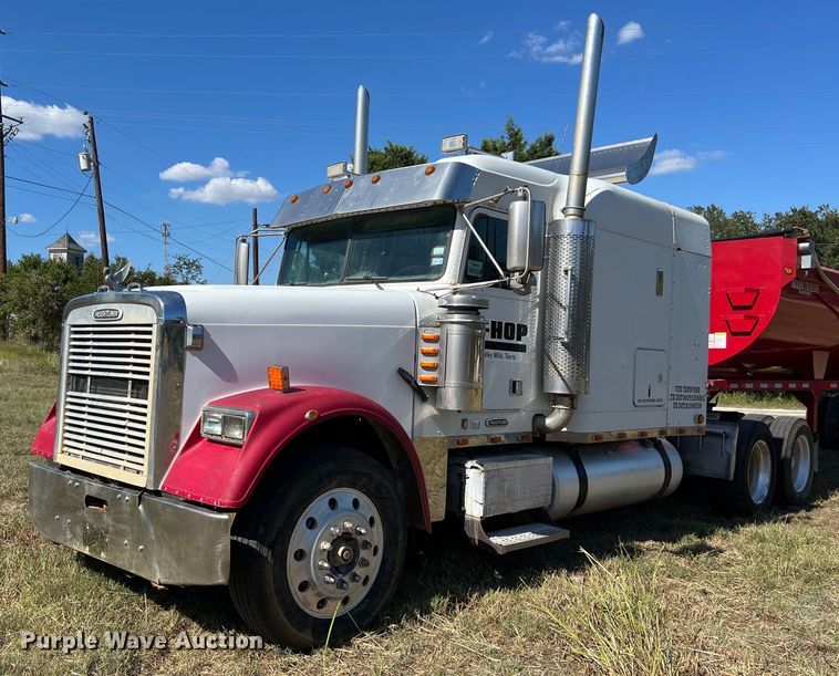 image for item DO2501 2000 Freightliner    semi truck