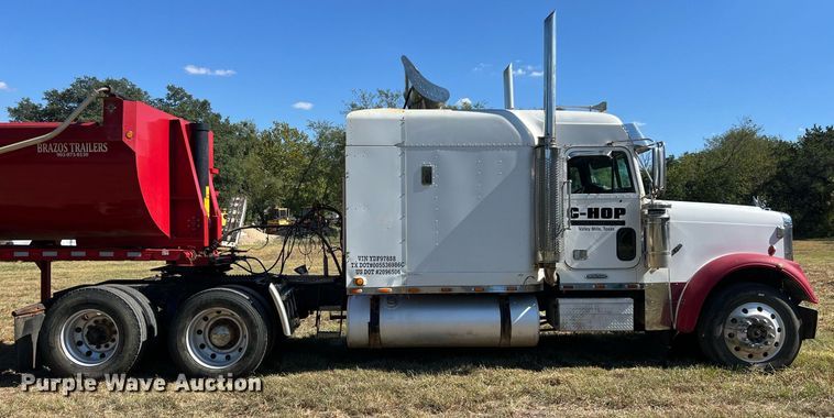 image for item DO2501 2000 Freightliner    semi truck