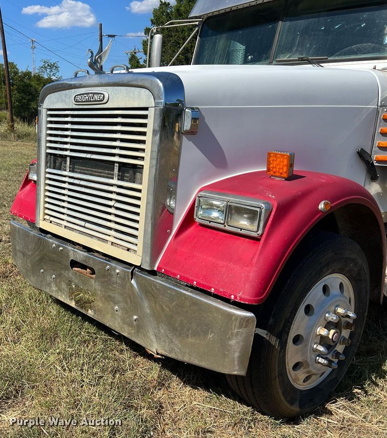 image for item DO2501 2000 Freightliner    semi truck