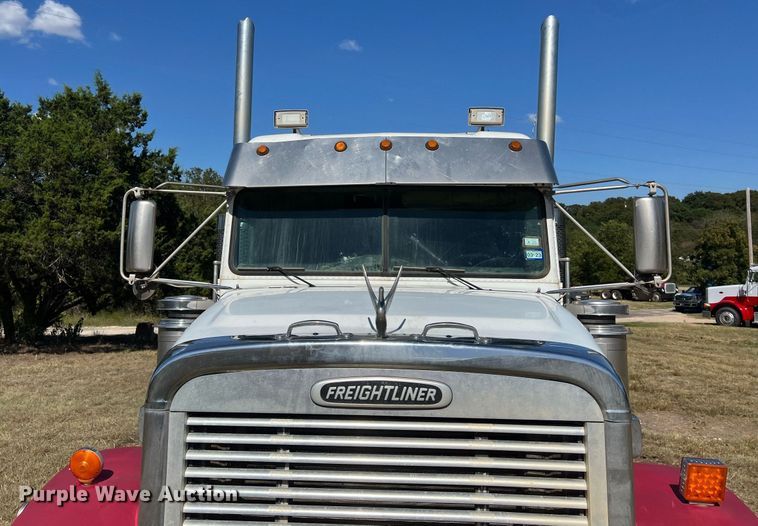 image for item DO2501 2000 Freightliner    semi truck
