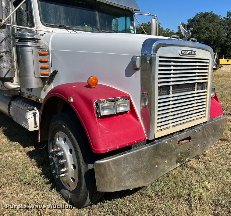 image for item DO2501 2000 Freightliner    semi truck