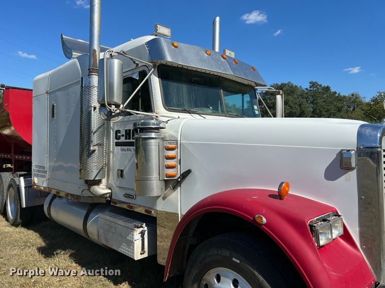 image for item DO2501 2000 Freightliner    semi truck