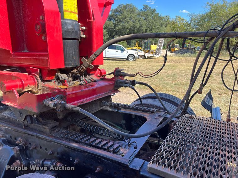 image for item DO2501 2000 Freightliner    semi truck