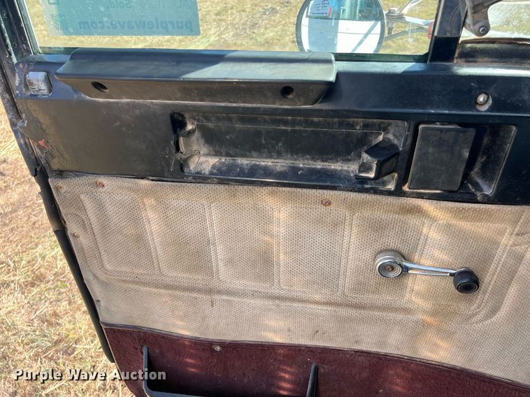 image for item DO2501 2000 Freightliner    semi truck