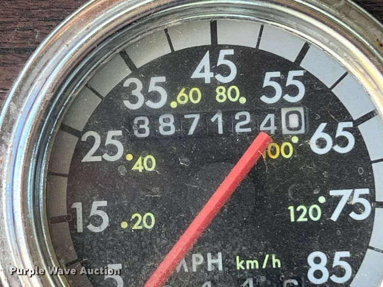 image for item DO2501 2000 Freightliner    semi truck