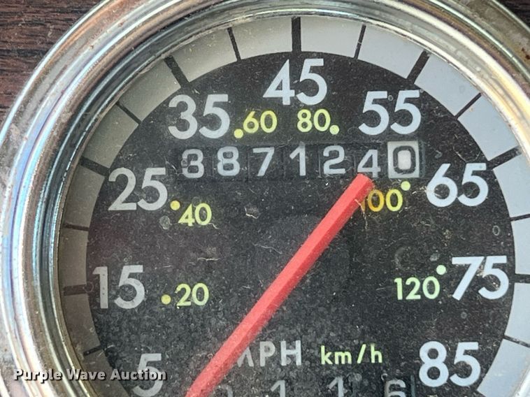 image for item DO2501 2000 Freightliner    semi truck