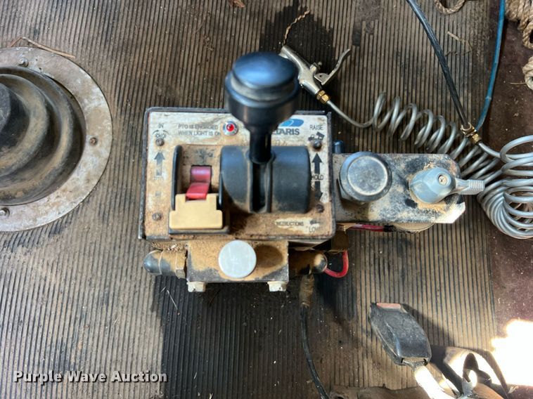 image for item DO2501 2000 Freightliner    semi truck