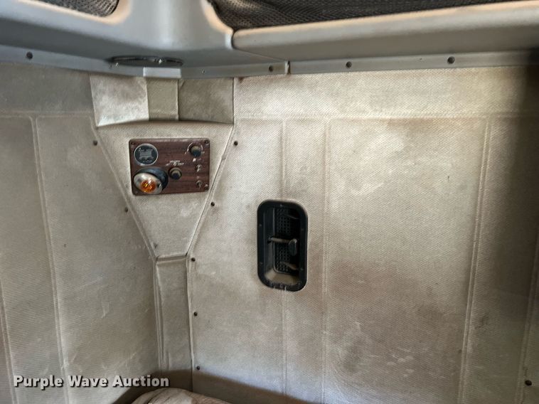 image for item DO2501 2000 Freightliner    semi truck