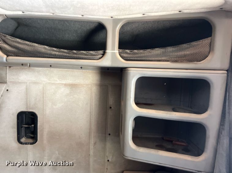 image for item DO2501 2000 Freightliner    semi truck