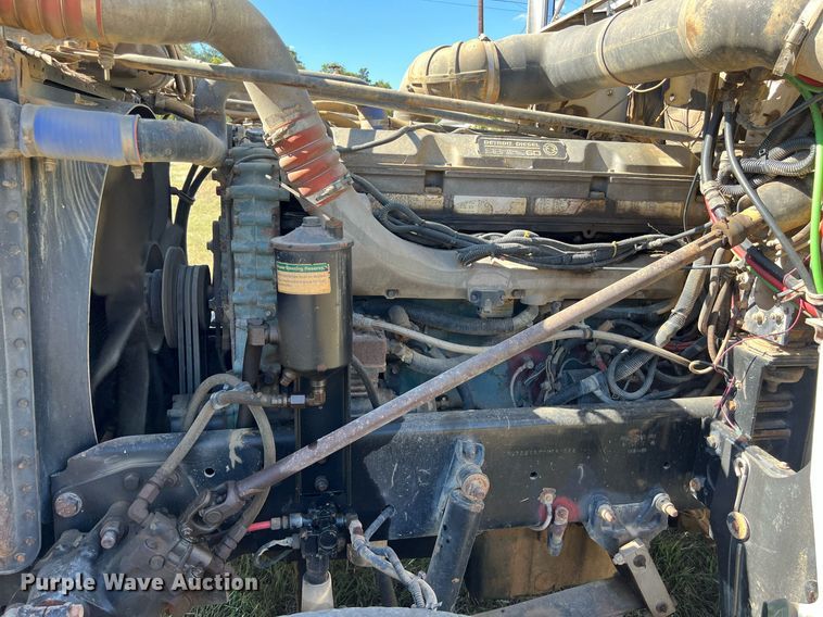 image for item DO2501 2000 Freightliner    semi truck