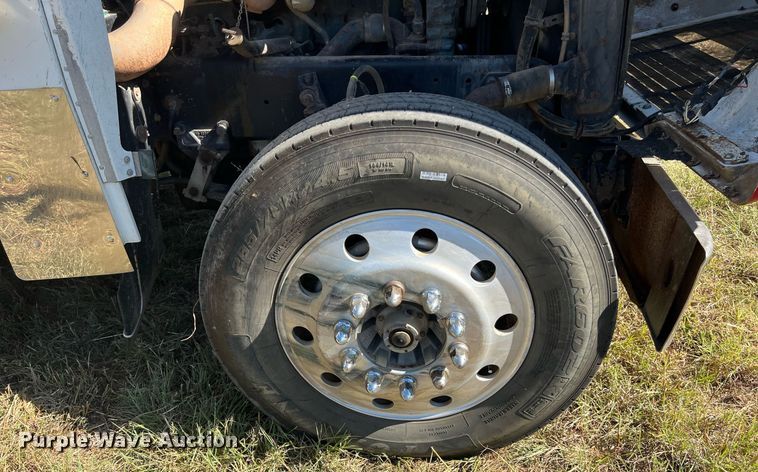 image for item DO2501 2000 Freightliner    semi truck