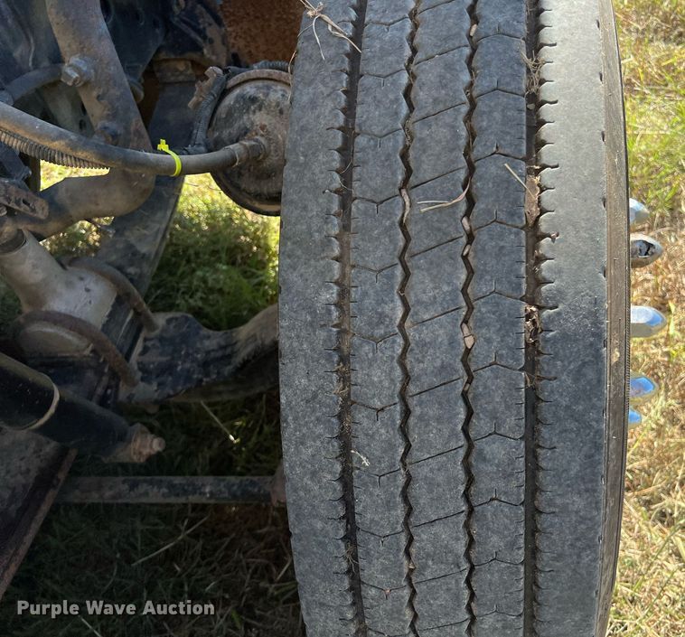 image for item DO2501 2000 Freightliner    semi truck